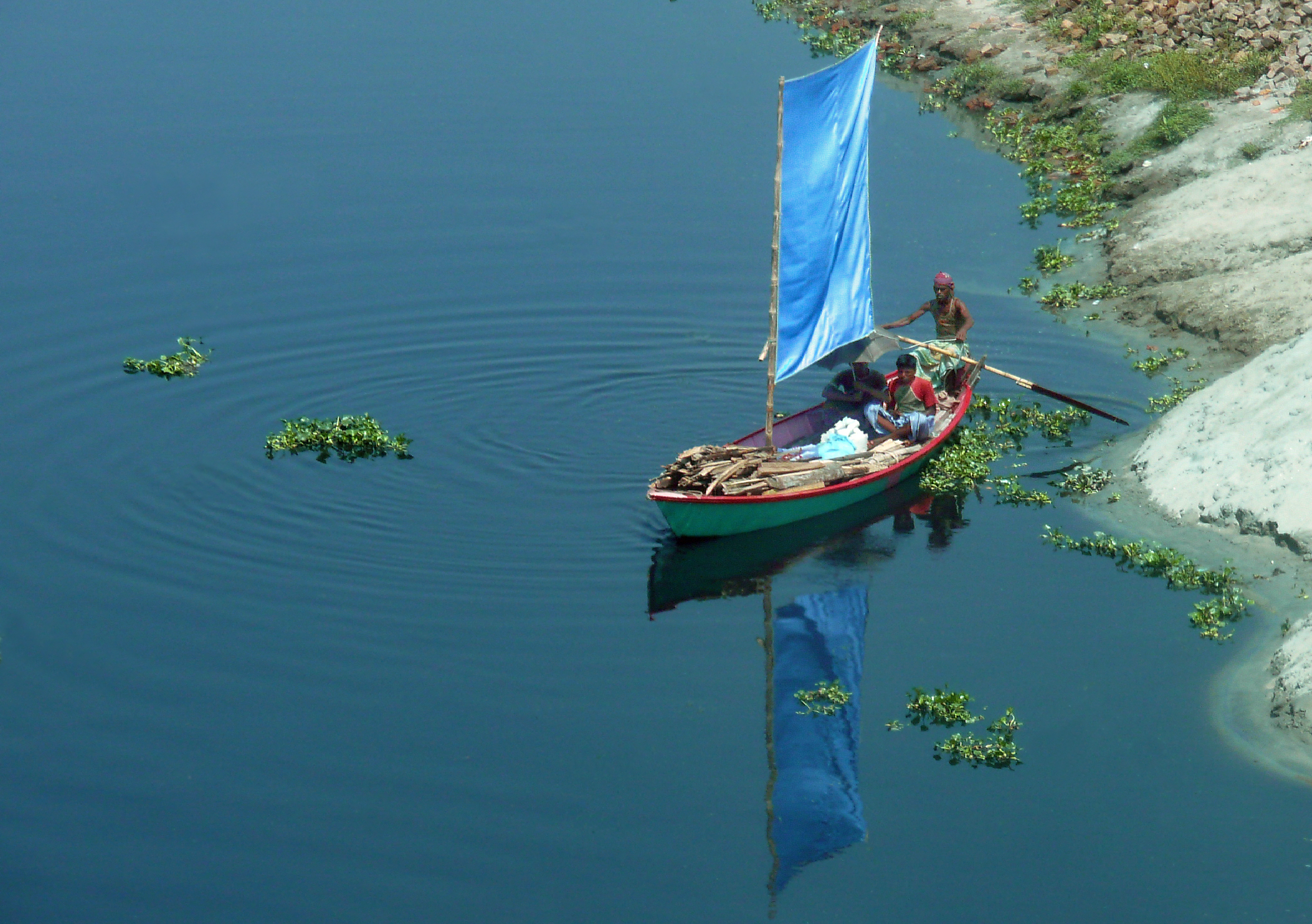 Blue_sail_boat_Bangladesh