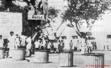 In anticipation of a military crackdown, acitivists put up barriers