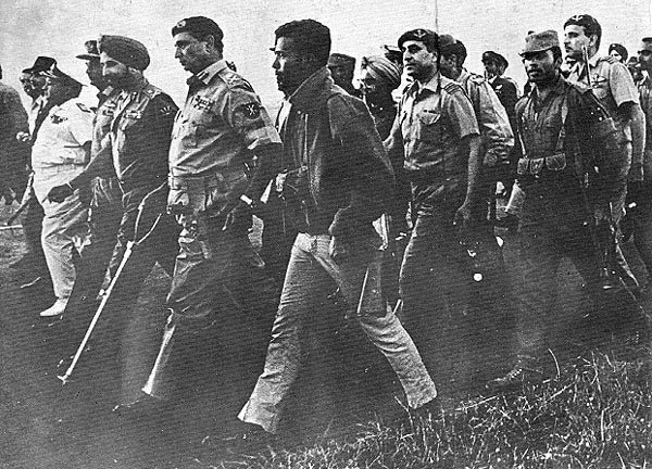 General Niazi being escorted by Major Haider and General Aurora to surrender in 16 th December
